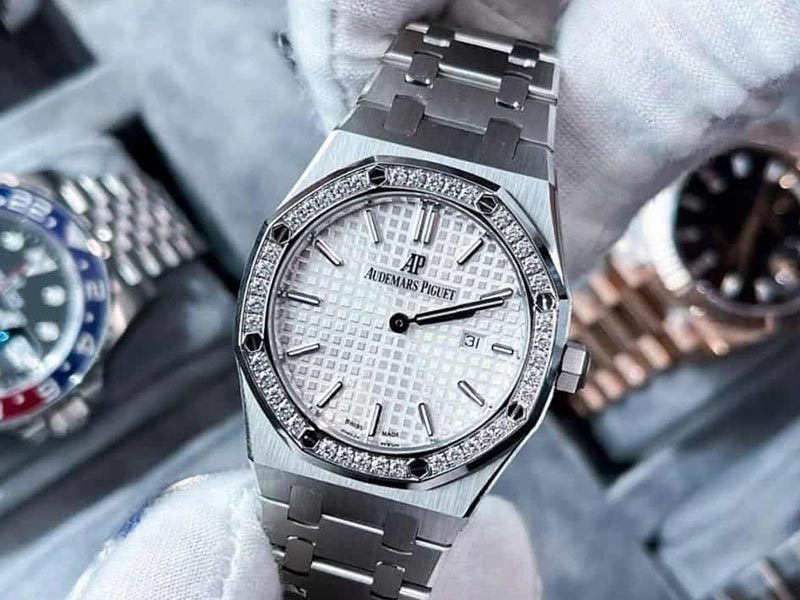 Coral women watch