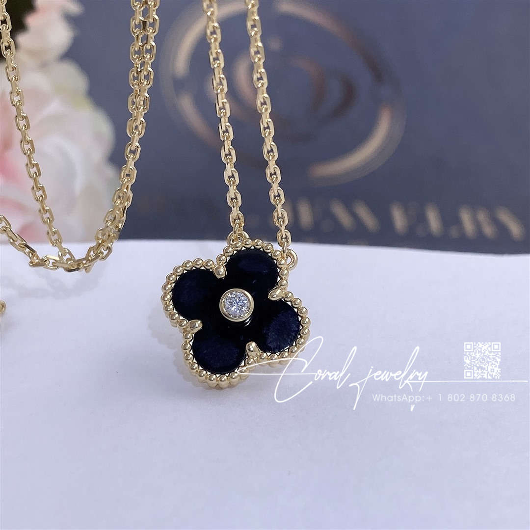 Van cleef & arpels vintage alhambra 2005 holiday necklace yellow gold onyx (1)