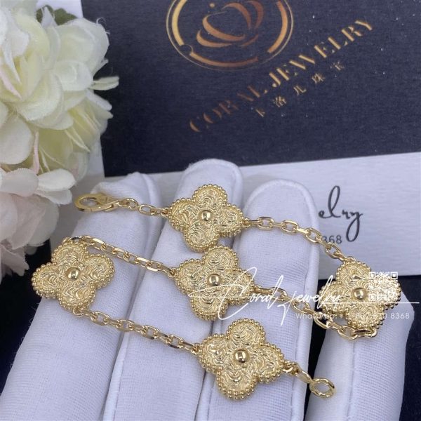 Van Cleef & Arpels Vintage Alhambra bracelet, 5 motifs Yellow gold VCARO1IE00
