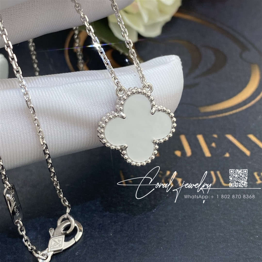 Vintage alhambra pendant white gold 2025