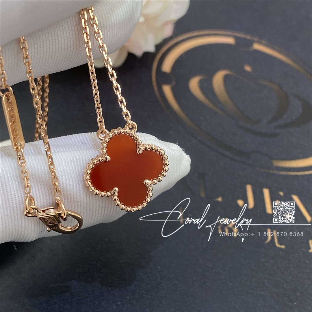 Van cleef & arpels vintage alhambra pendant yellow gold, carnelian vcard38500 (4)