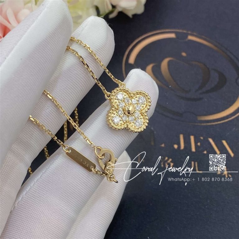 Van cleef & arpels vintage alhambra pendant yellow gold, diamond vcara45300 (2)