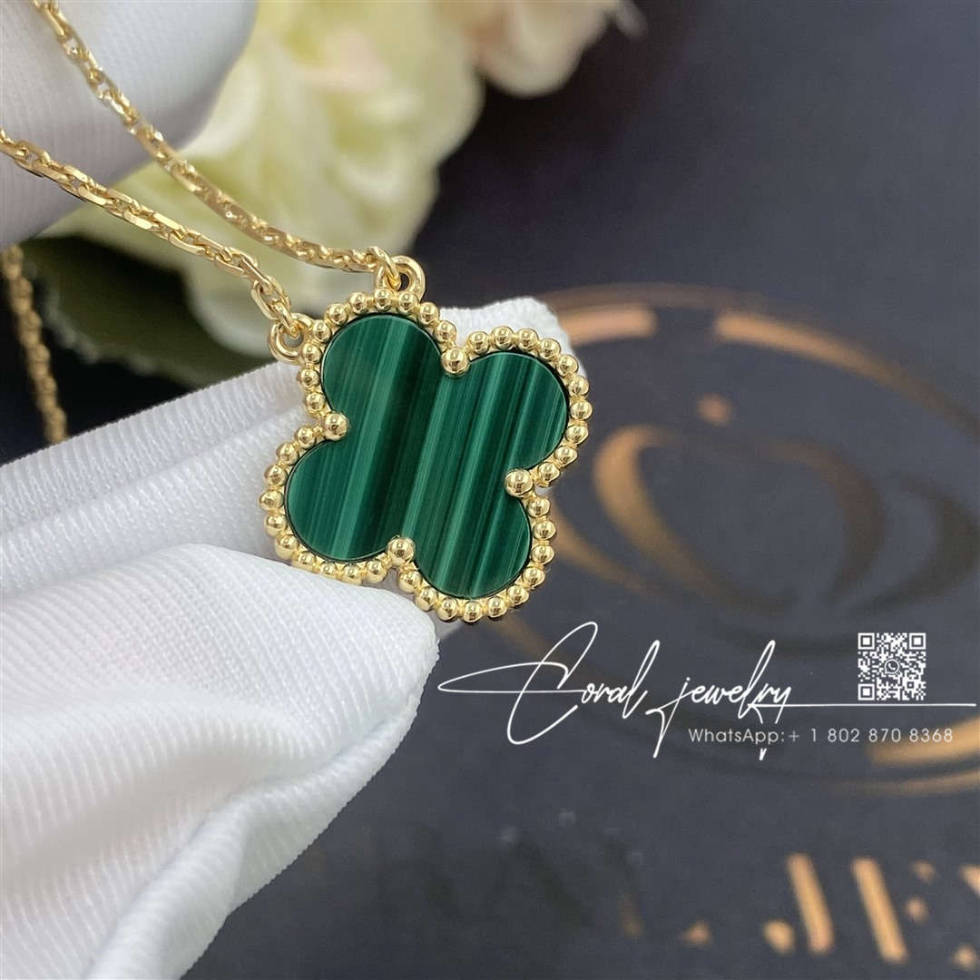 Van cleef & arpels vintage alhambra pendant yellow gold, malachite vcaro9va00 (1)