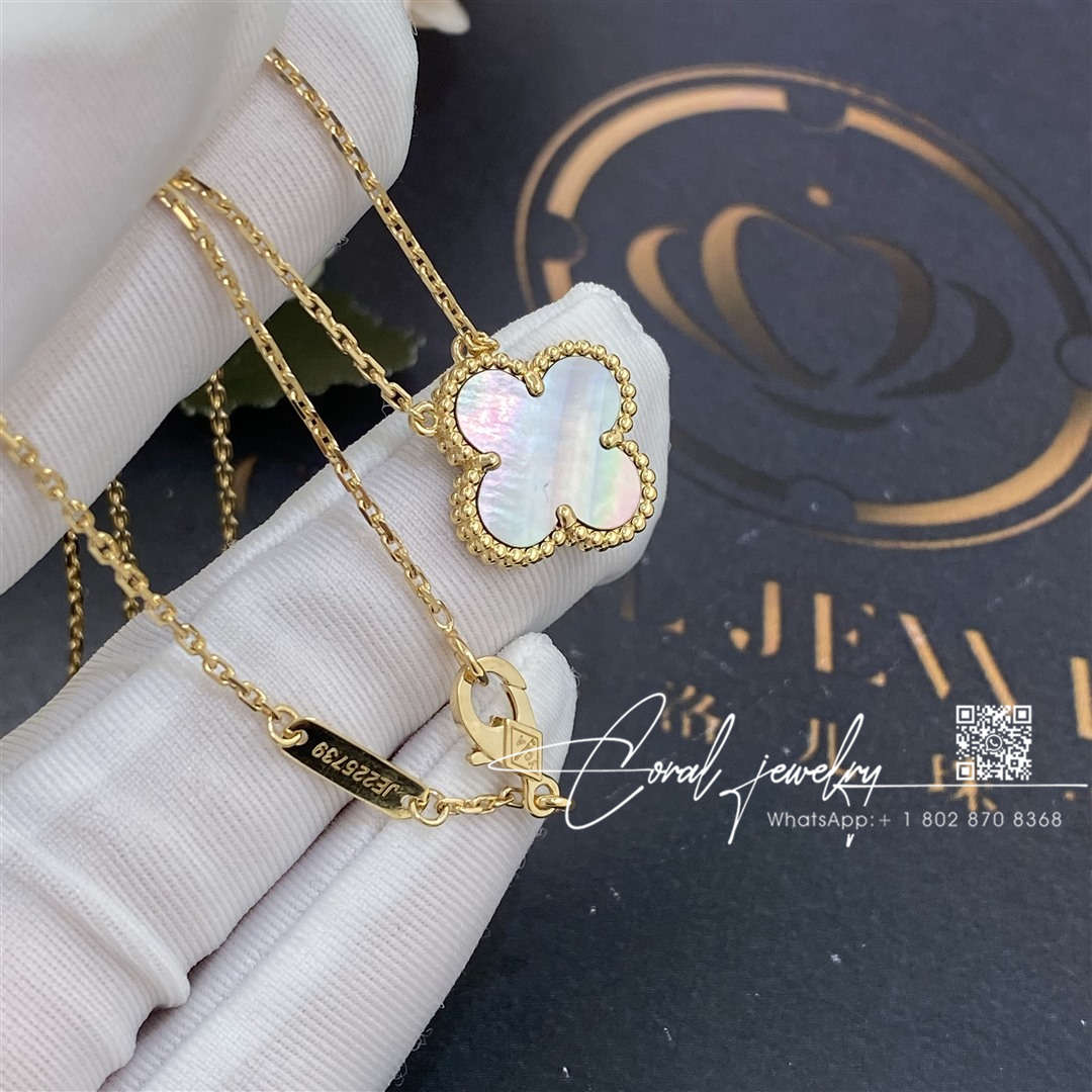 Van cleef & arpels vintage alhambra pendant yellow gold, mother of pearl vcarp4kk00 (2)