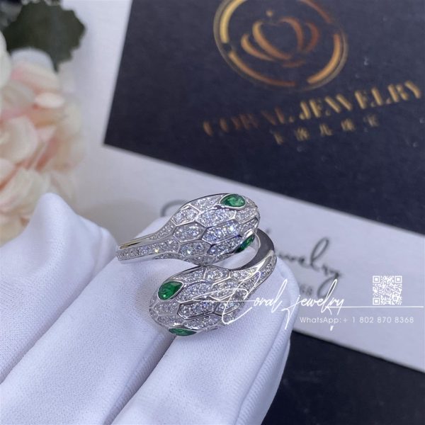 Bulgari Serpenti Seduttori 18 Kt White Gold Double Head Ring Set With Emerald Eyes And Pavé Diamonds Ref. 358094 (1)