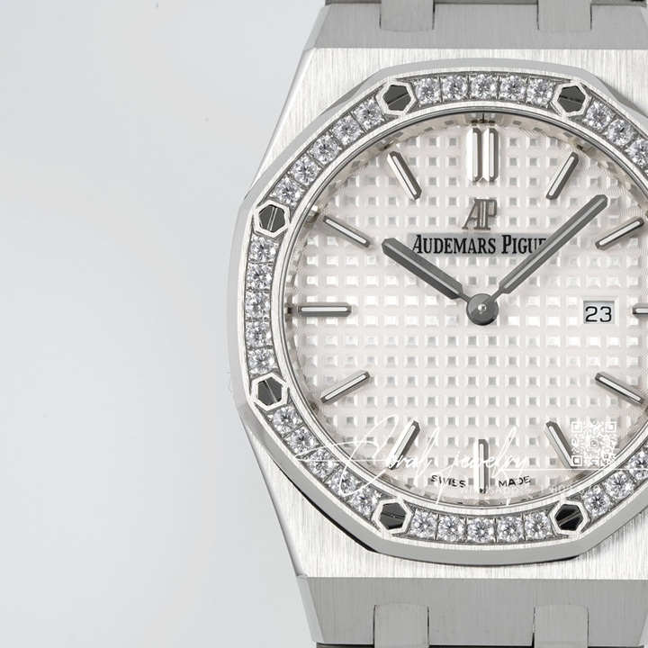 Replica Audemars Piguet Royal Oak Lady 33mm 8f Ss & Diamond White Dial Swiss Quartz (2)