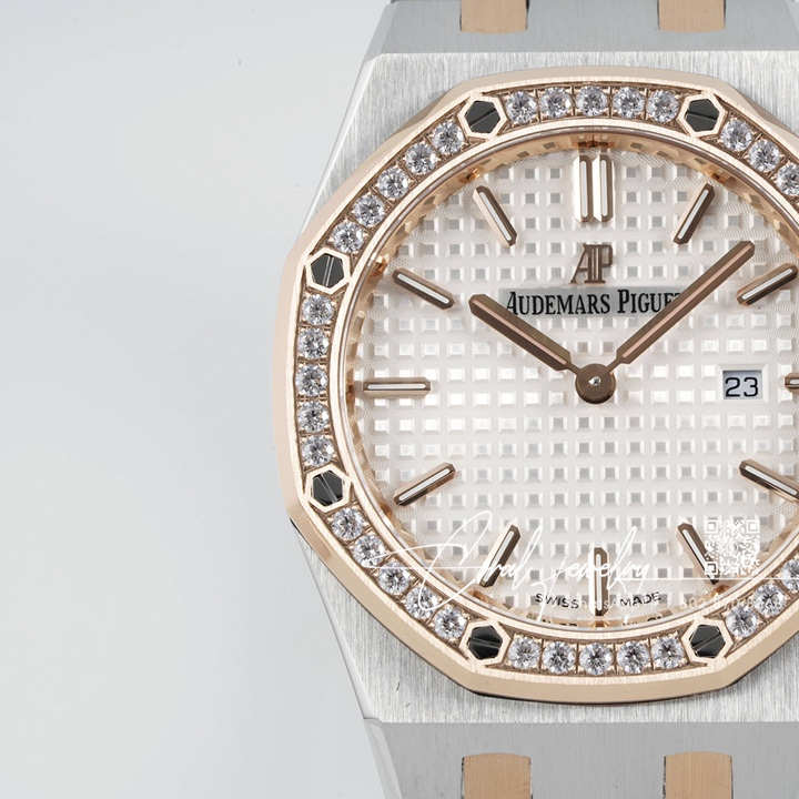 Replica Audemars Piguet Royal Oak Lady 33mm 8f Ss & Rg White Dial Diamond Bezel Swiss Quartz (2)