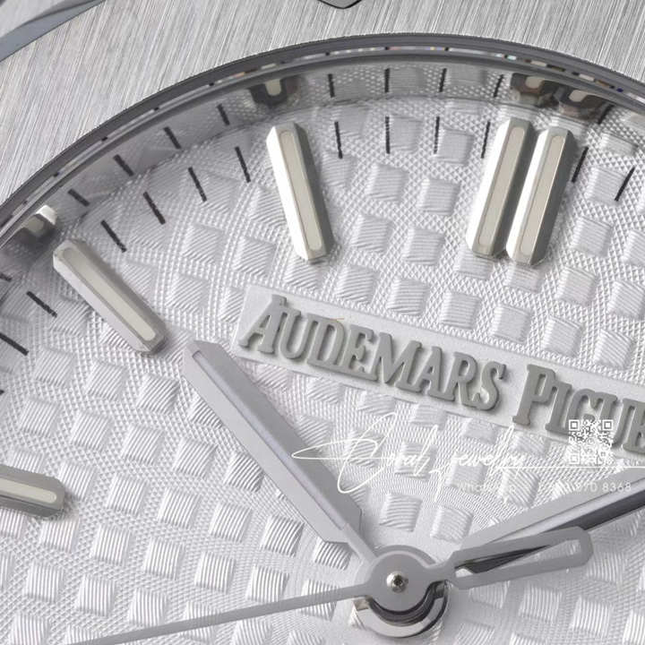 Replica Audemars Piguet Royal Oak Lady 33mm 8f Ss White Dial Swiss Quartz (4)